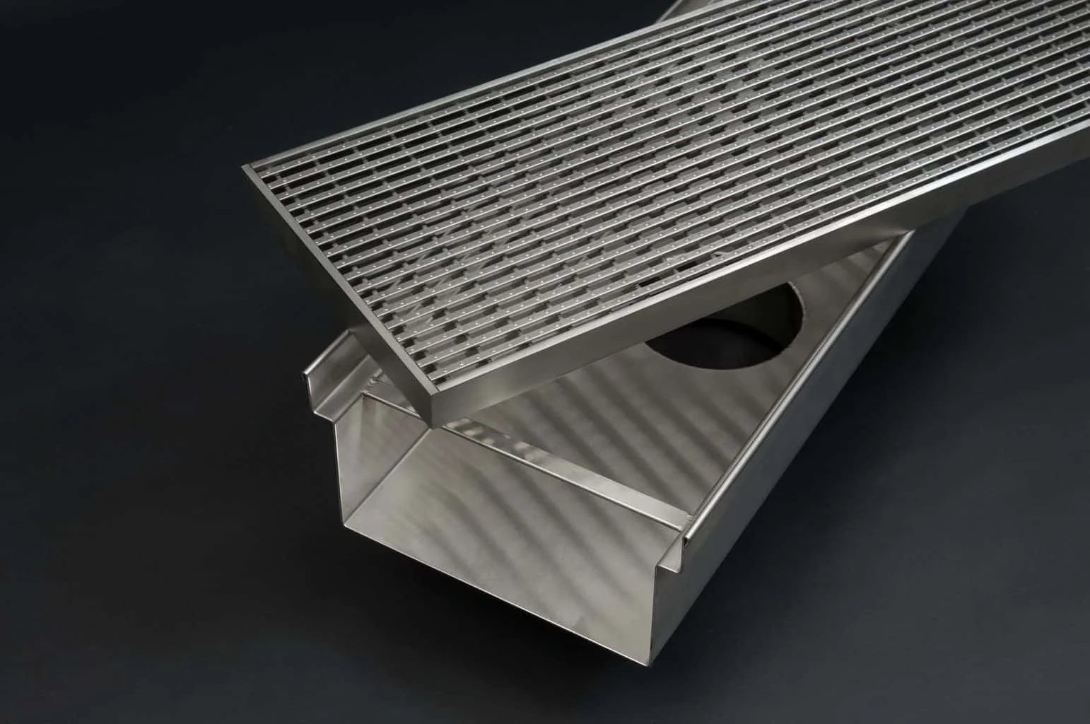 Сверхпрочная оцинкованная стальная дренажная решетка для проезжей части и тротуара