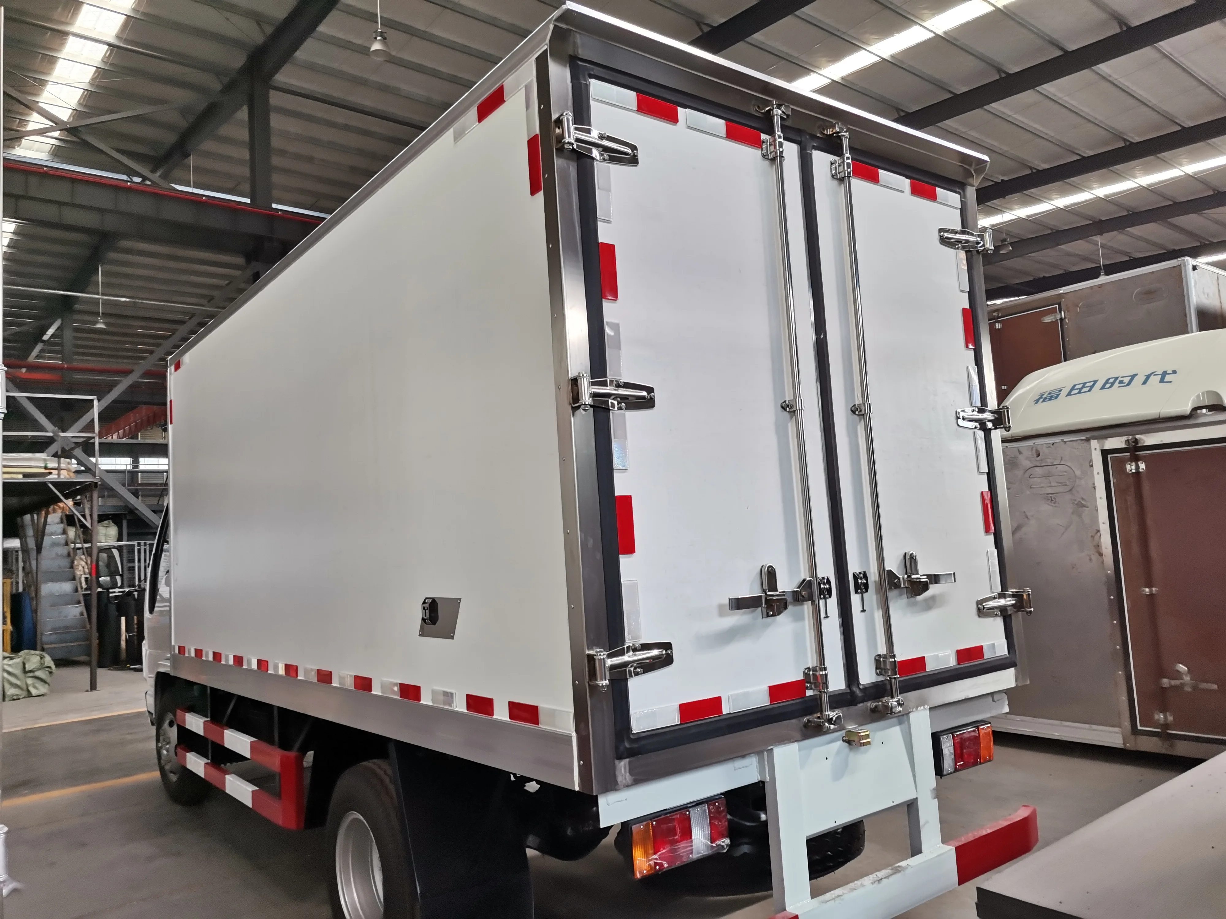 价格低廉的 suizhou 5 吨冰箱冷却货车移动冷室冷藏车