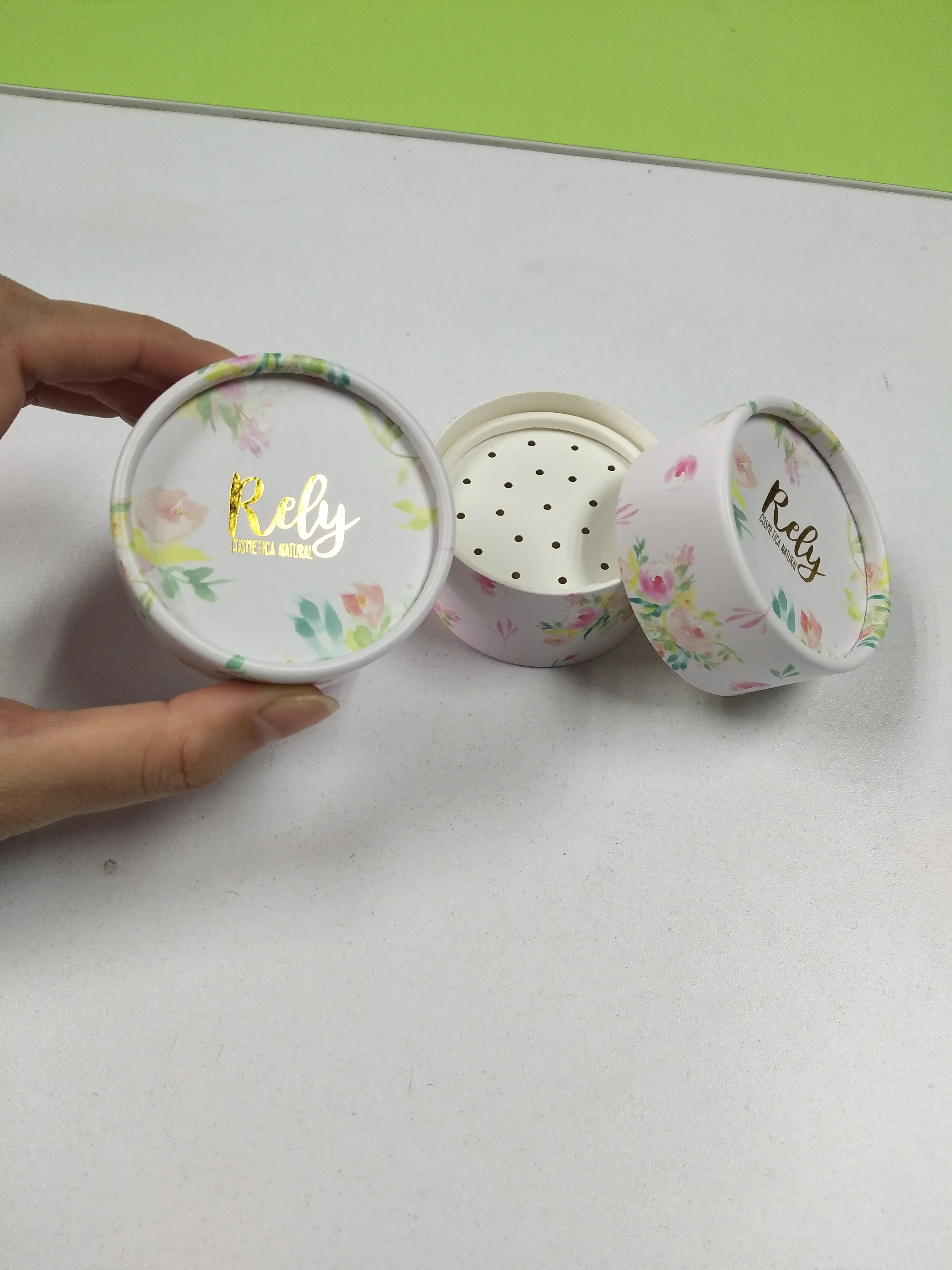 Powder Shaker Paperboard Tube Loose Powder Cosmetics Sifter Cardboard Spice Salt Shaker Kraft Container Box with Sifter Lid