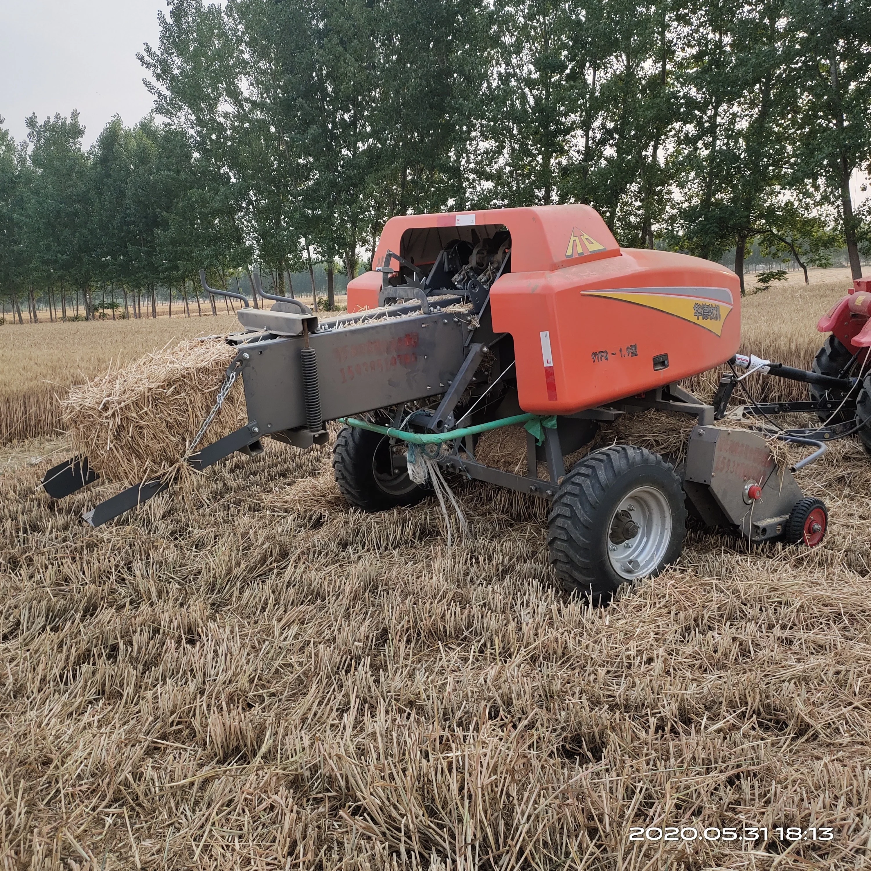 Fully Automatic Hay Straw Rectangular Bundling Machine Picking up Grass and Rice Wheat Straw Baler Machine