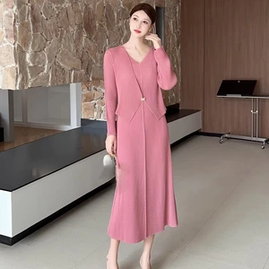 V-neck High-quality Stretch-fitting Plus-size Dress with Elegant Miyake Pleated Design