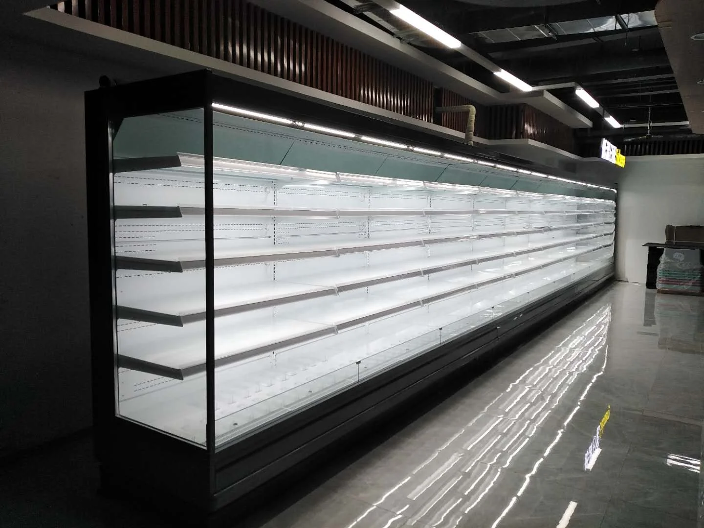 DMM Series Wall Mounted Refrigerator Open Display Fridge in Supermarket