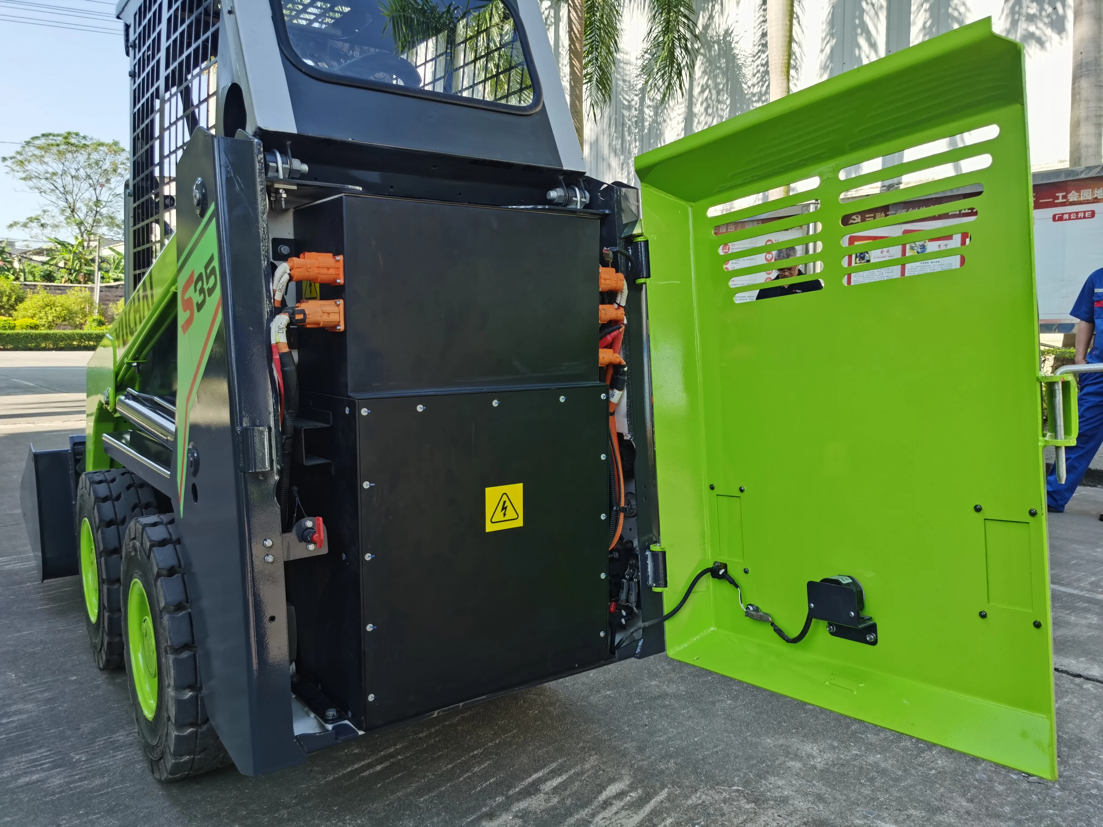 New Yuchai CE Mini Electric Skidder Steer Loader S35