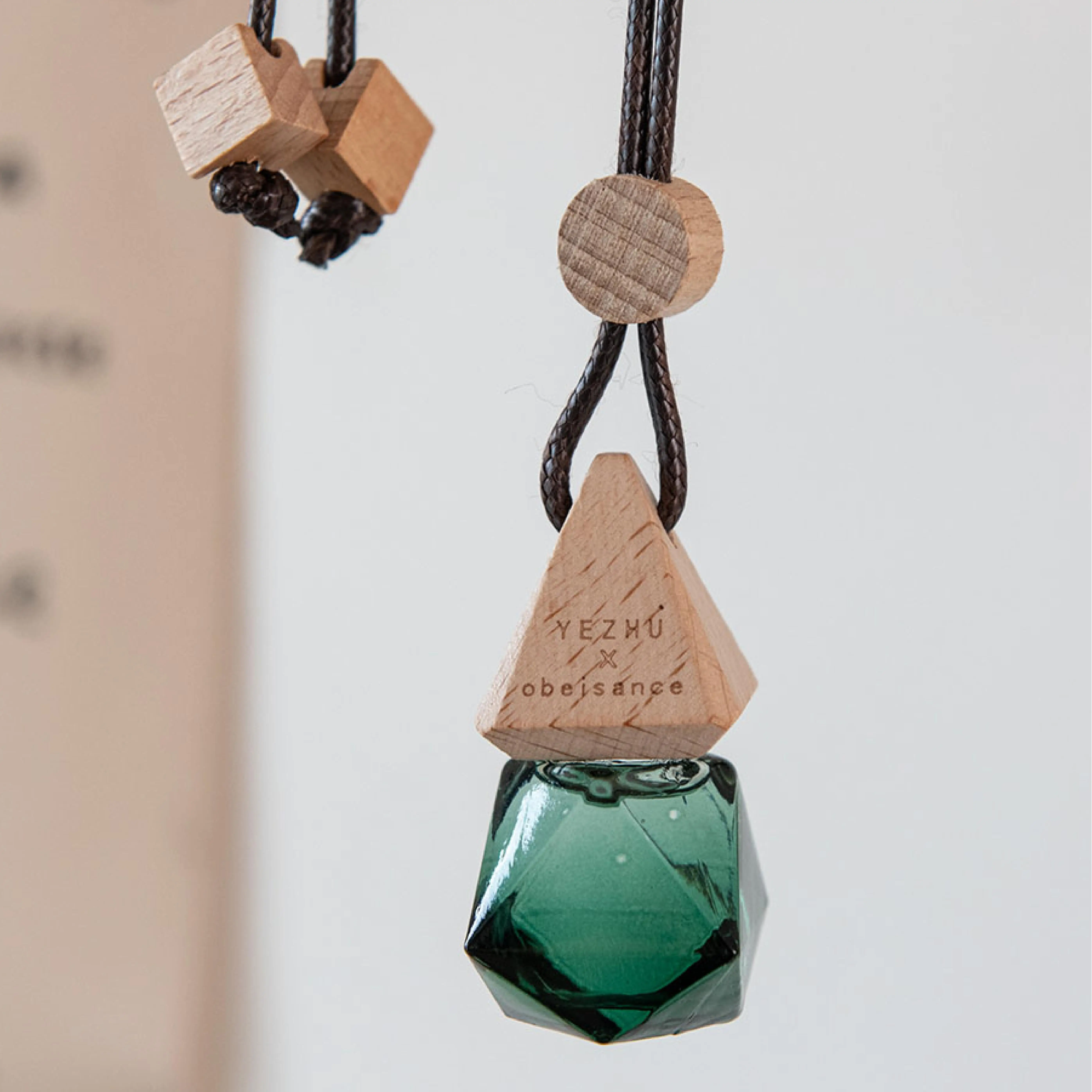 Natural Fragrance Car Perfume Pendant Scented Suspension Scented Diffuser Hanging Car air Freshener Decoration