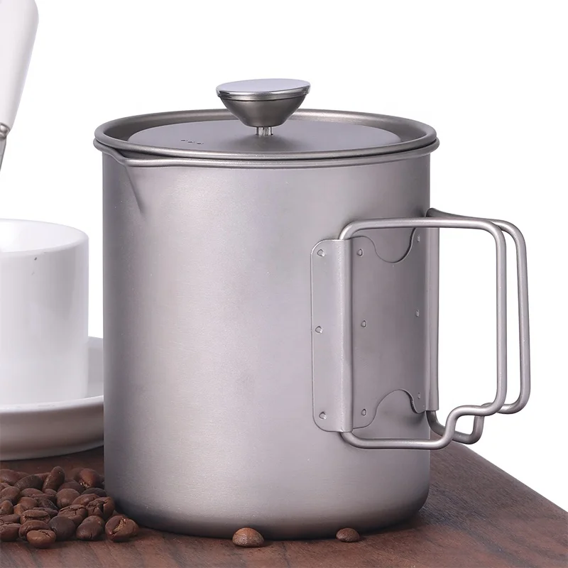 MUG TITANE AVEC COUVERCLE 900 ML