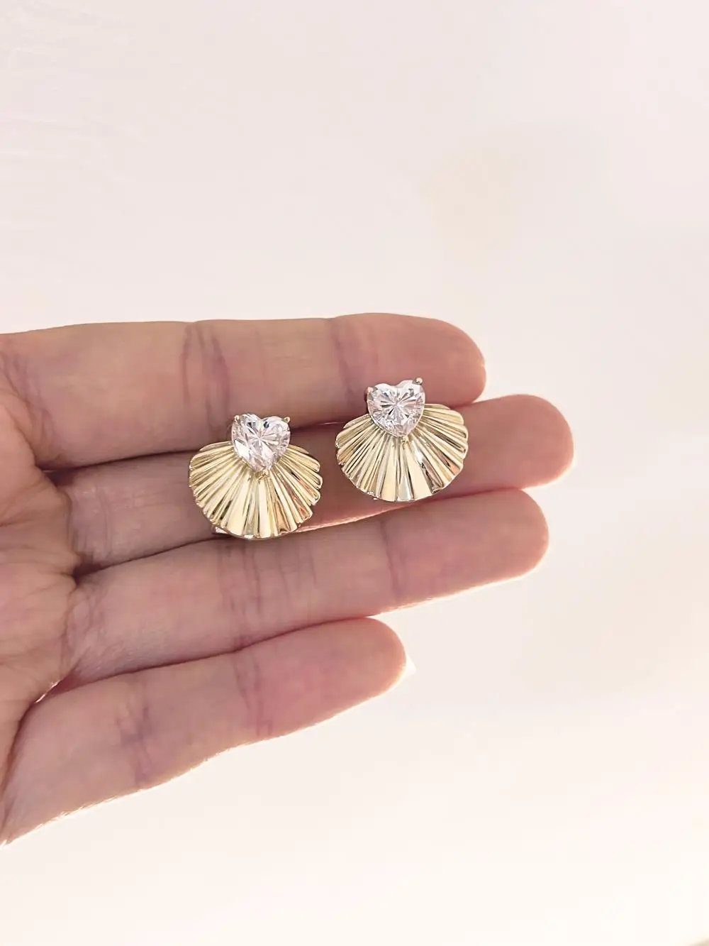 KAKODIY Luxury 14K Gold Plated Large Scallop Stud Earrings Jewelry Fashion £925 Stud Earrings Zircon Earrings detail 7