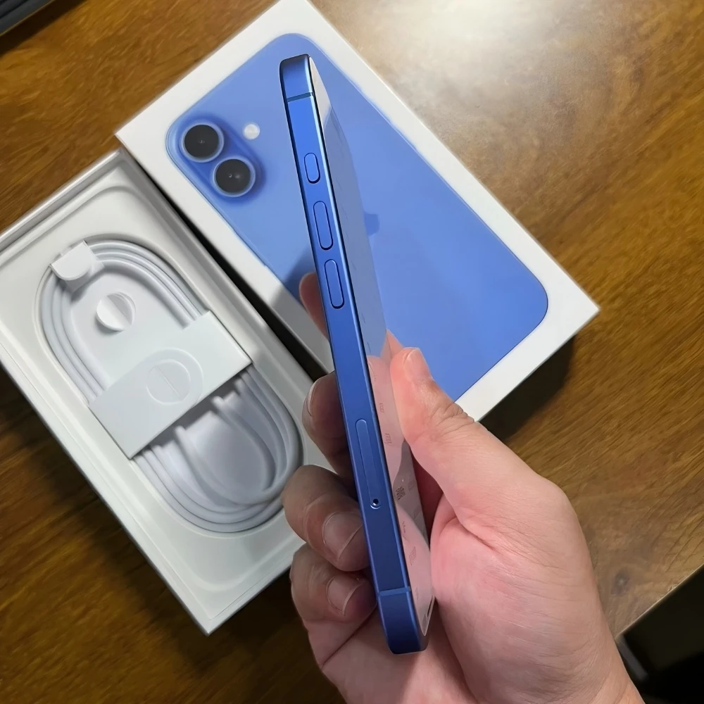 Apple Iphone 16 128GB - 99% New, Original Screen & Camera