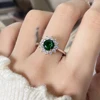 Chapado en rodio con piedra verde.