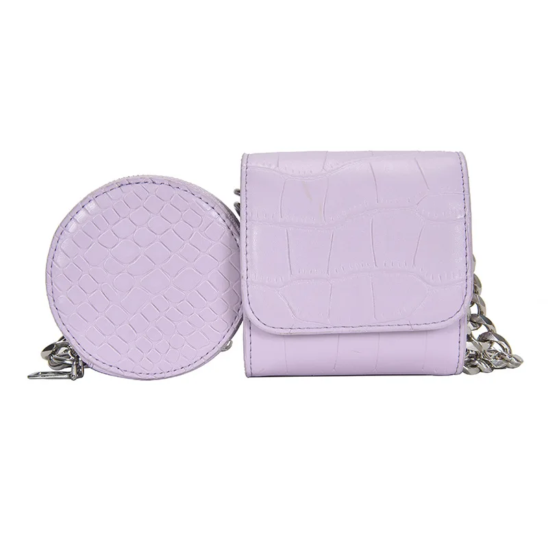 purse with big chain