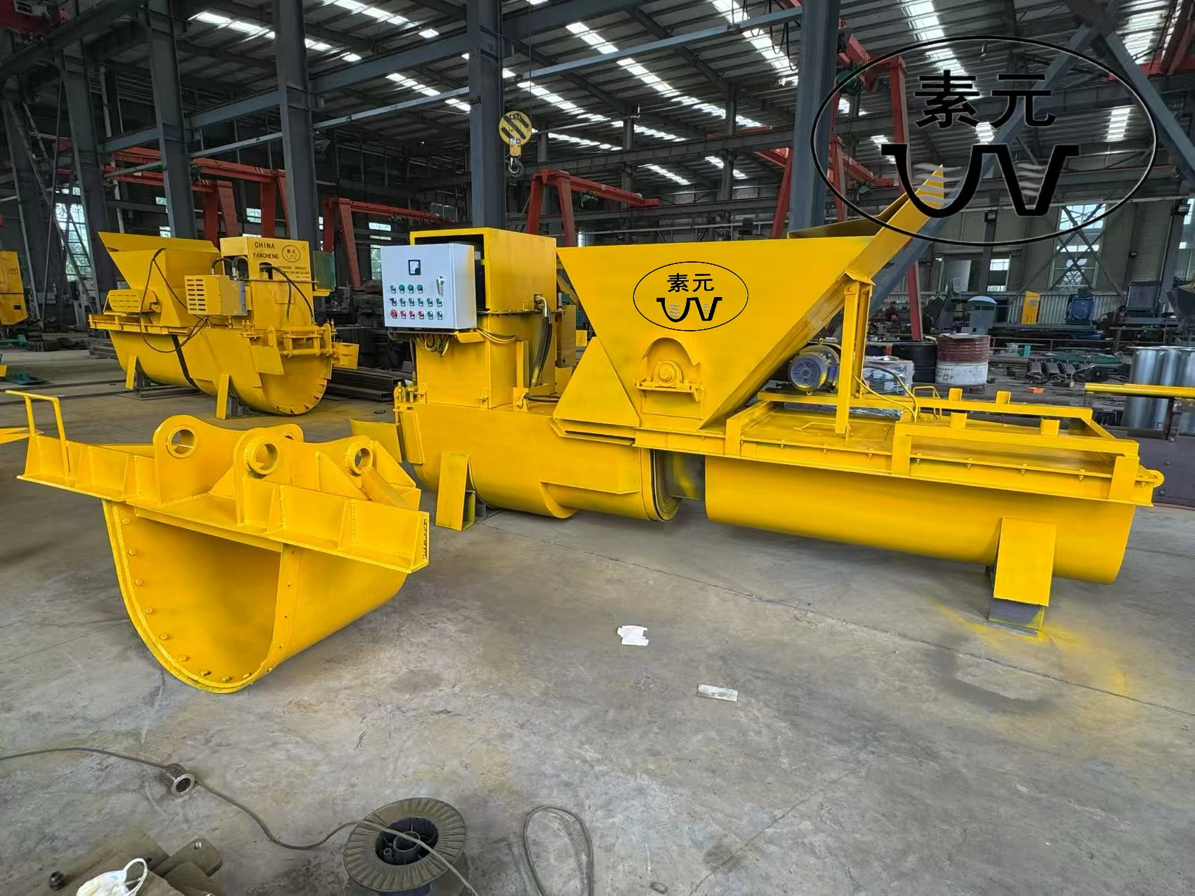 product self propelled u shaped concrete channel lining machine water conservancy ditch forming machine-3