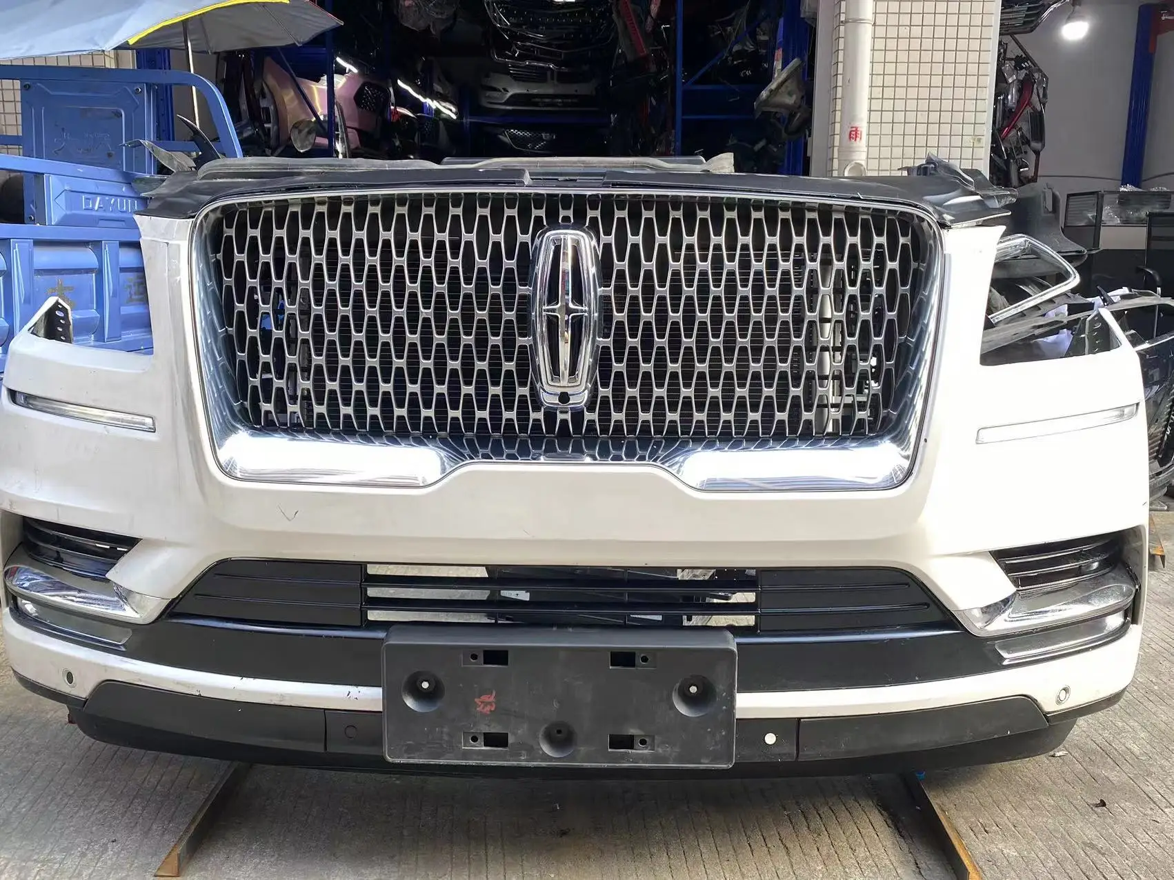 Original Used Front Bumper Assembly for Lincoln Navigator - High