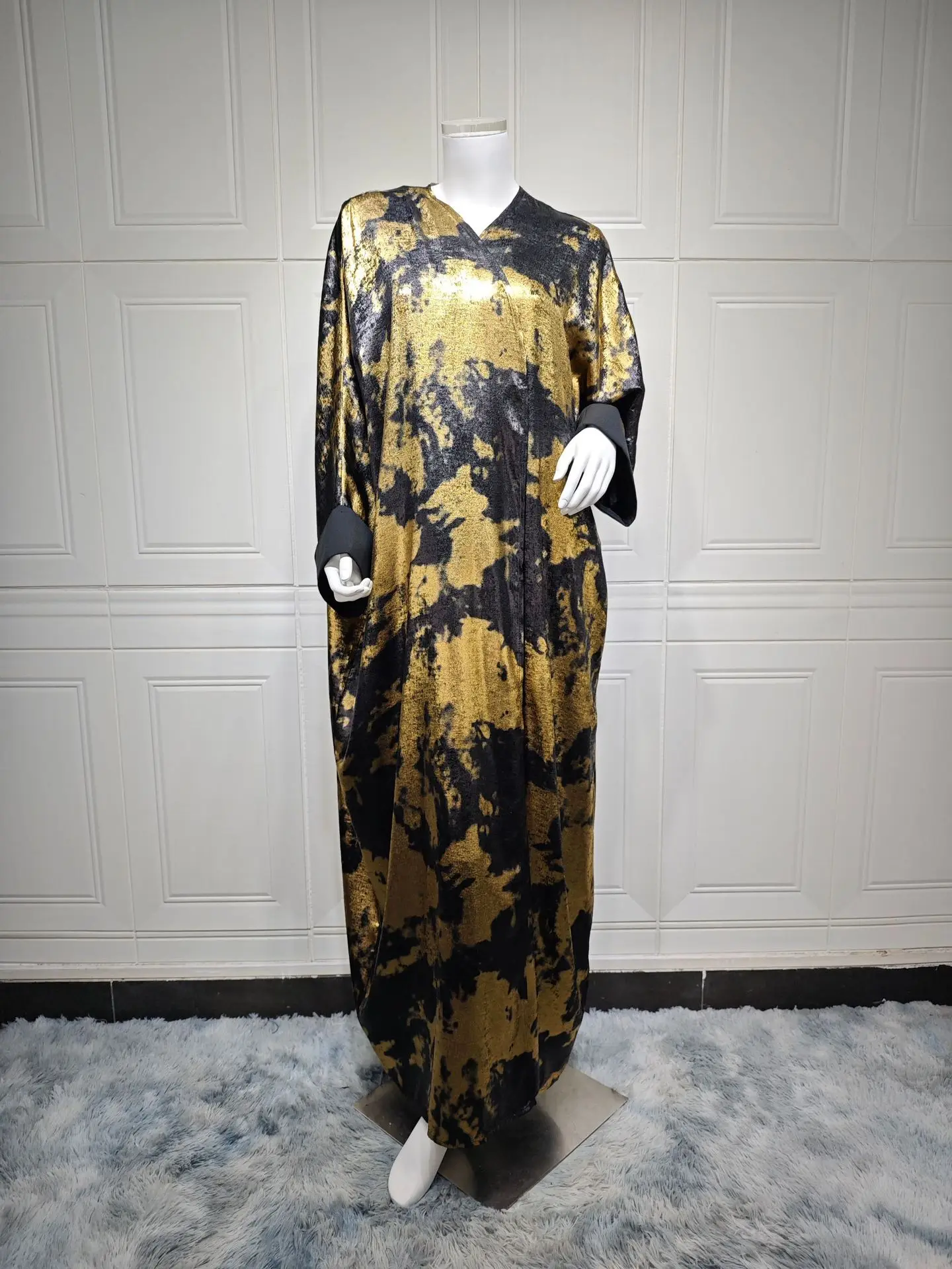 Middle East Style Muslim Ladies Elegant Black and Gold Abaya Dress Islamic Modest Clothing Long Sleeve Cardigan for Women Middle East Style Muslim Ladies Elegant Black and Gold Abaya Dress Islamic Modest Clothing Long Sleeve Cardigan for Women