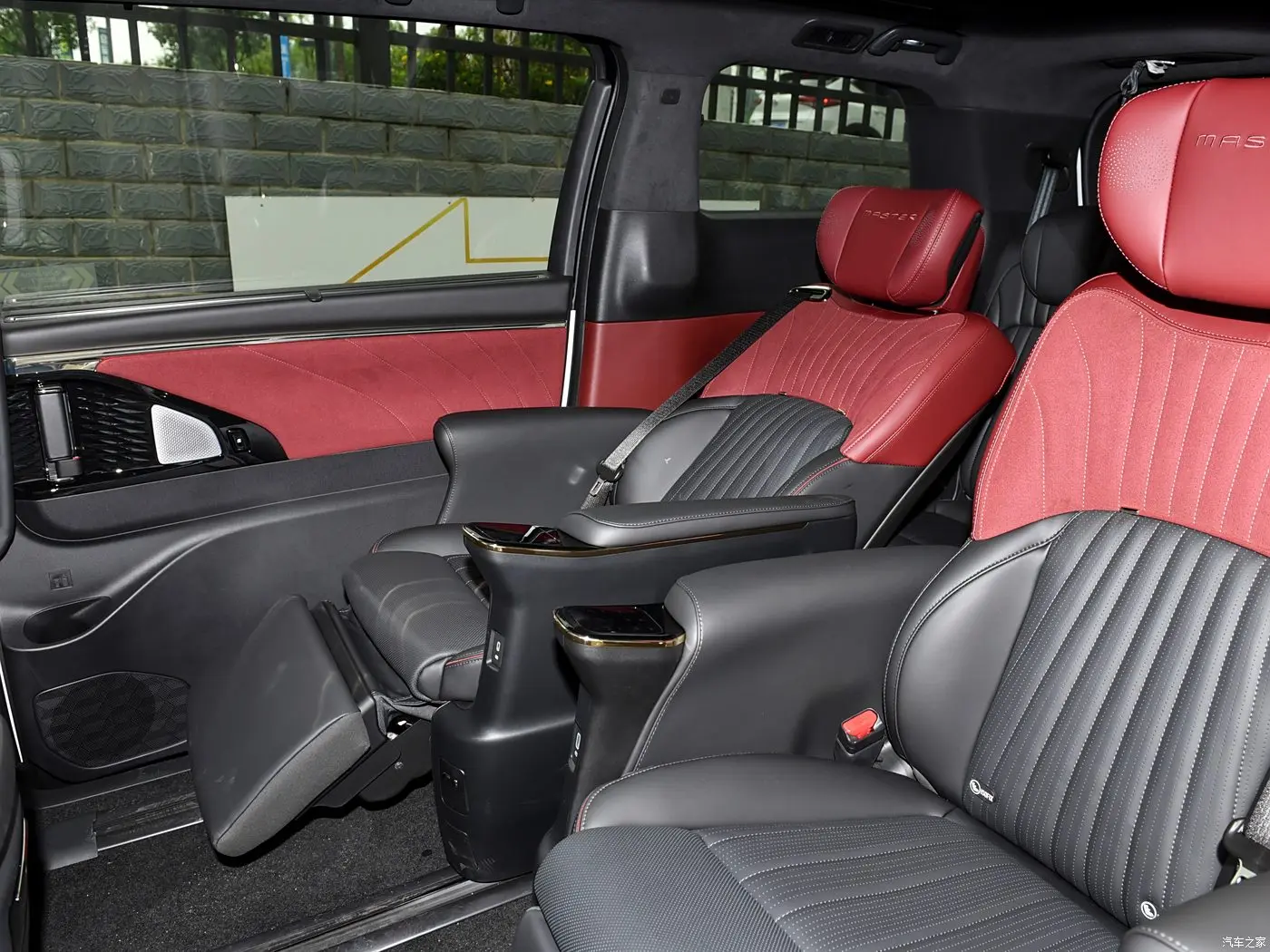 2025 GAC Trumpchi M8 GrandMaster Hybrid MPV - Luxury 7-Seater with