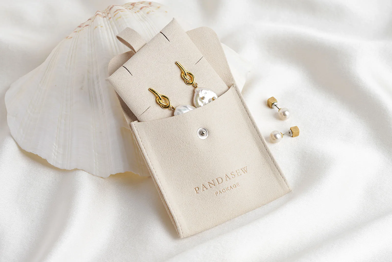 Pandasew 8x8cm Custom Logo Jewelry Package Ivory Microfiber Snap Button ...