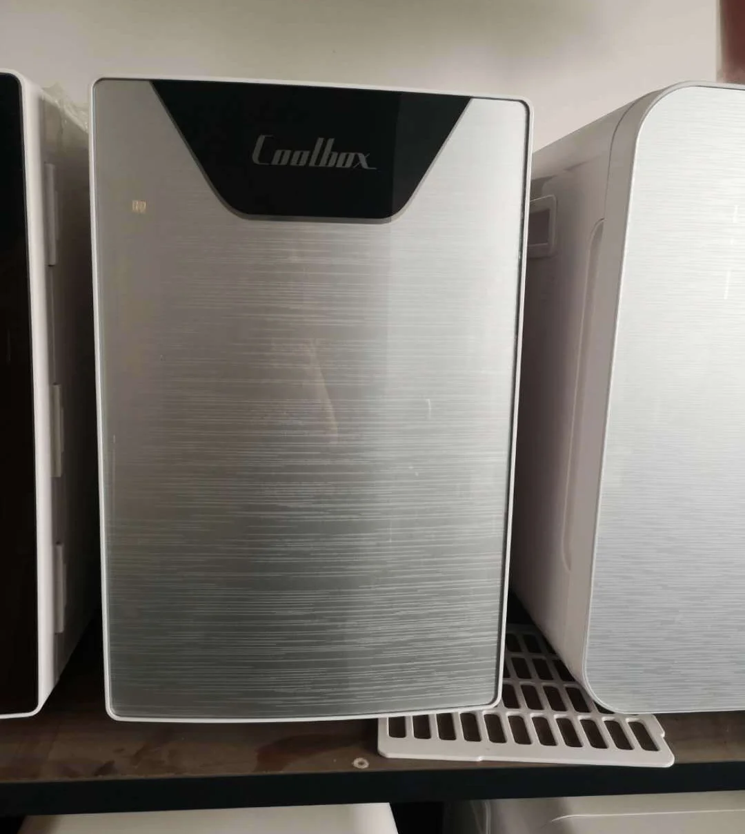 20Lミニポータブル冷蔵庫 ガラス扉 小型化粧品冷蔵庫 ポータブル
