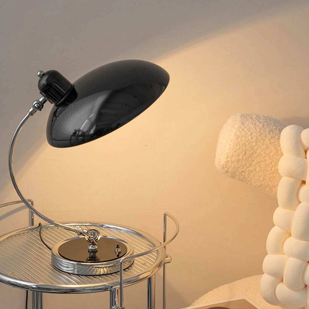 Nordic Designer Modern Metal Table Lamp New Arrival Decorative Home Lights with AC/DC Power Supply Iron Body
