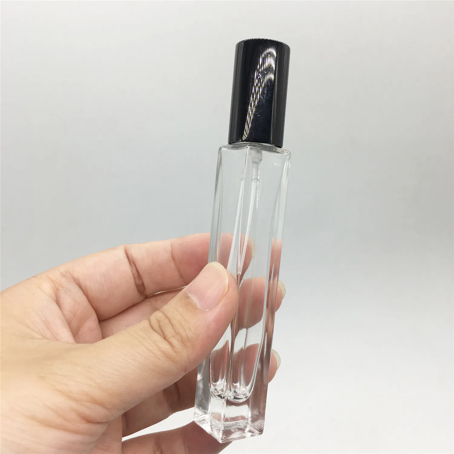 Source wholesale 10ml empty square perfume bottle with sprayer on