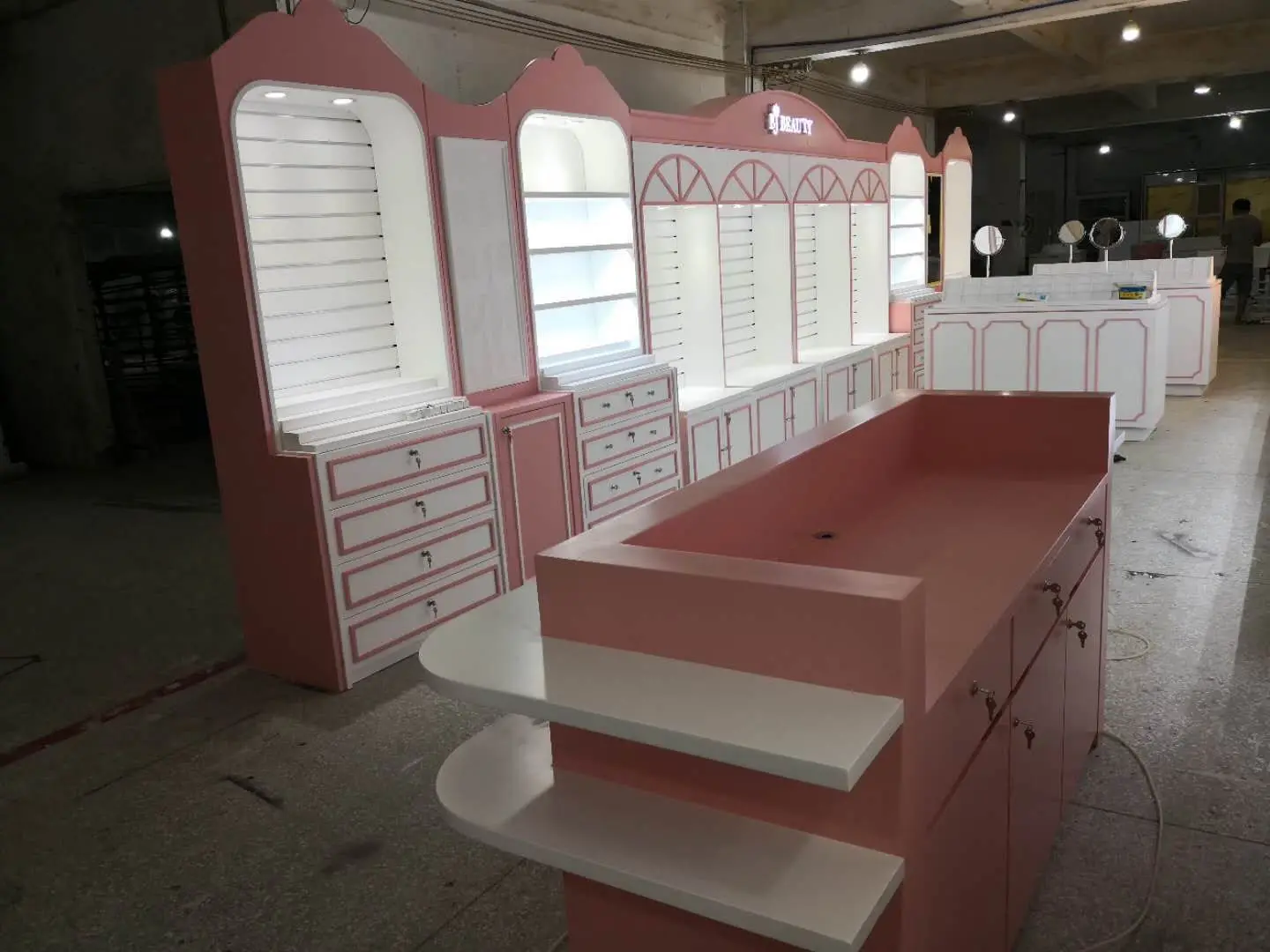 Makeup Cosmetic Merchandising Display Rack Cosmetic Display Stand