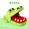 mini crocodile mordant la main encre jaune