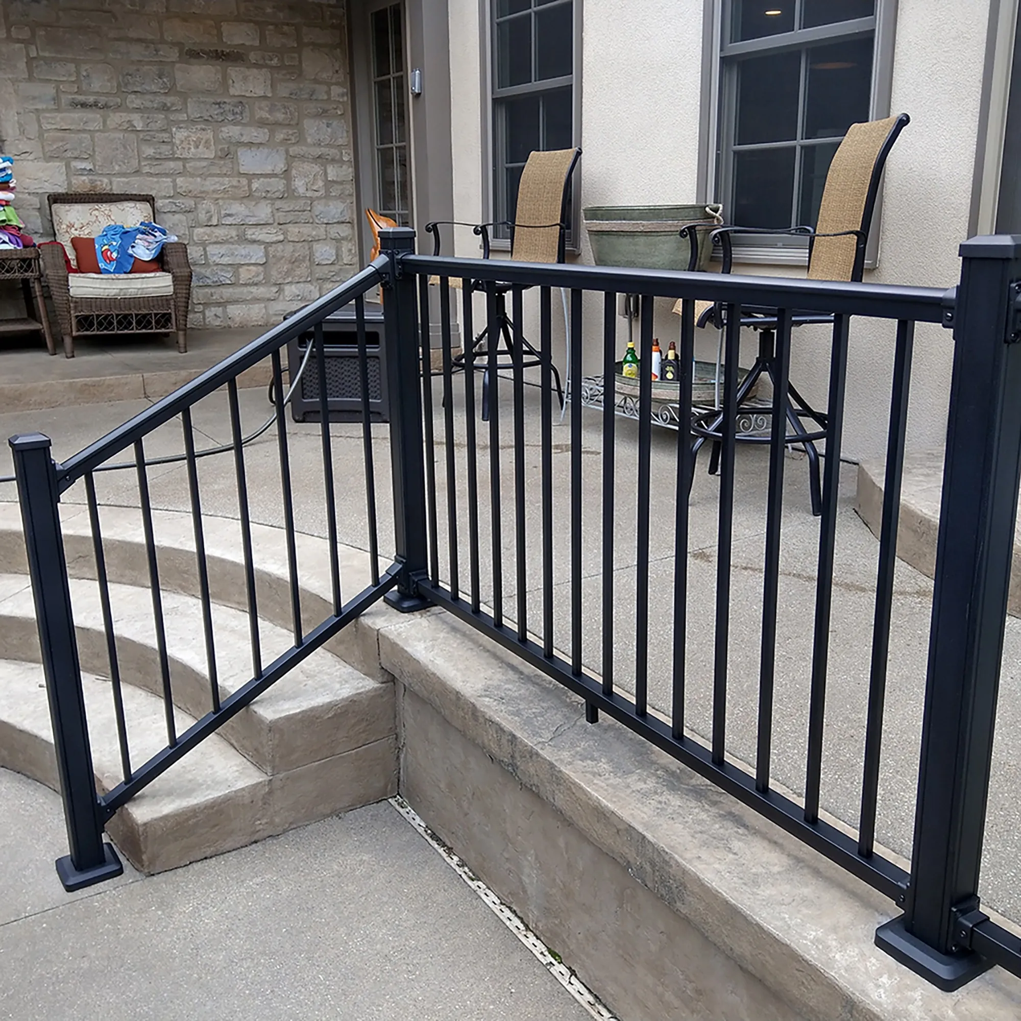 2024Outdoor Black Metal  Aluminum Railing  Deck Railing System Aluminum Rail Kit Balcony Aluminium Railing Factory customization supplier