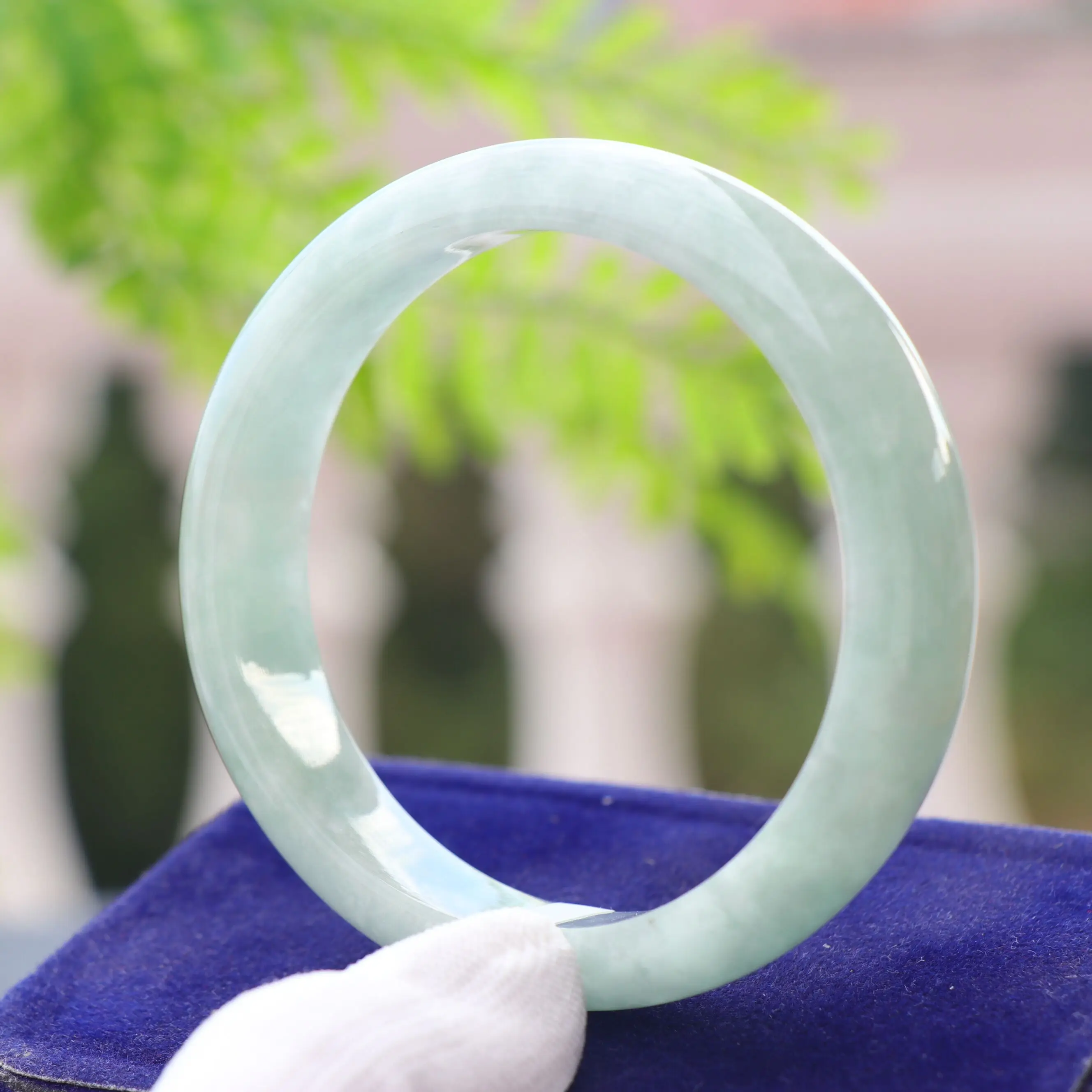 翡翠 バングル 緑色 証明書付き 翡翠 バングル 緑色 証明書付き 天然グリーン翡翠バングルジェダイト