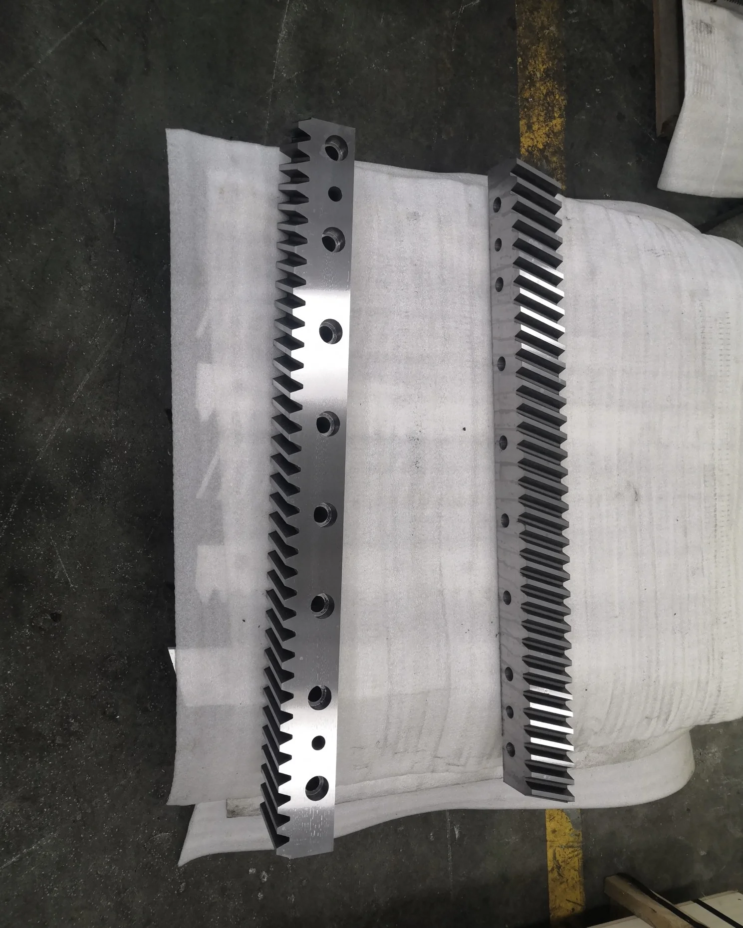 High Accuracy Din6 Modlue 1.5 2 3 4 Steel Spur Helical Teeth Gear Racks