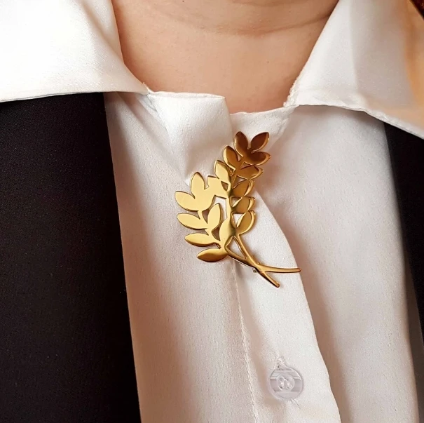 Spilla A Foglia D'Acero LIFKOME Con Microcristalli - Accessorio Elegante Per Abbigliamento Donna - Regalo Autunno Natale