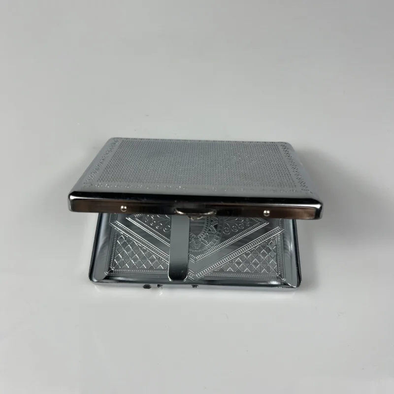 New Design Metal Engraving Personality Creative Clamshell Cigarette Packs Ultra Thin Portable Cigarette Case