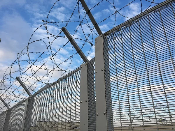 高安全边界围栏网格铁丝网护栏板军事防护机场围栏