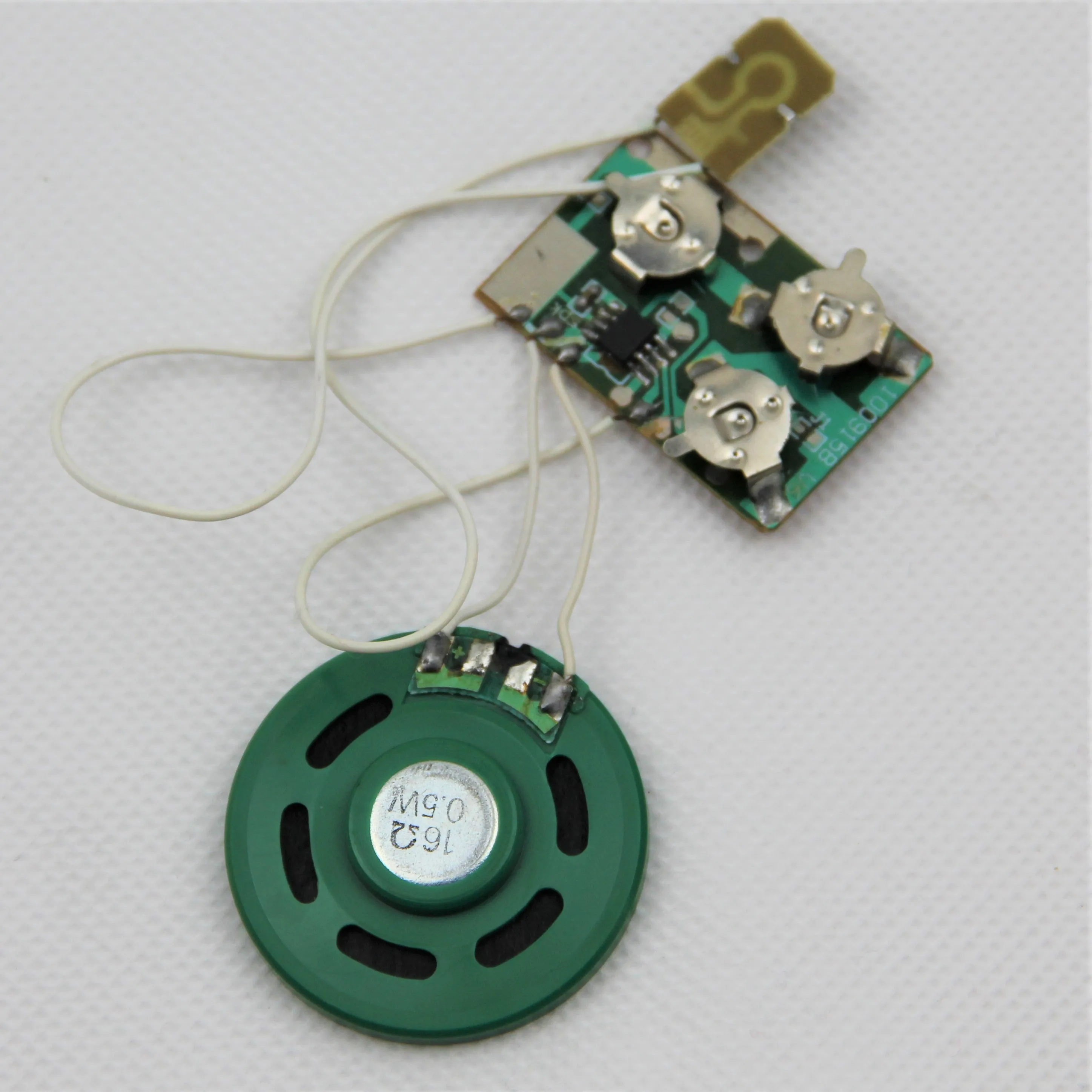 Programmable recordable sound module musical chip for greeting cards and toys