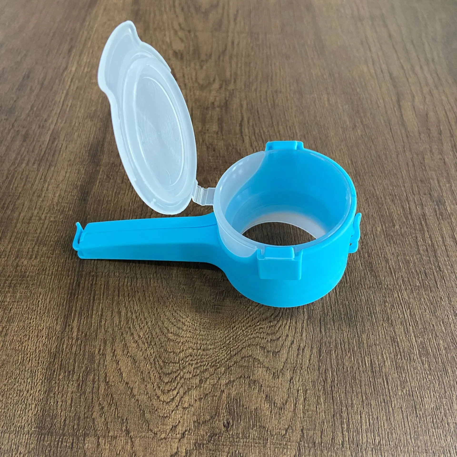 Plastic closing bag Large Food Snack Bag tools Storage Sealing Clips Seal Clamp Plastic kitchen accessories Pour Spout with lid