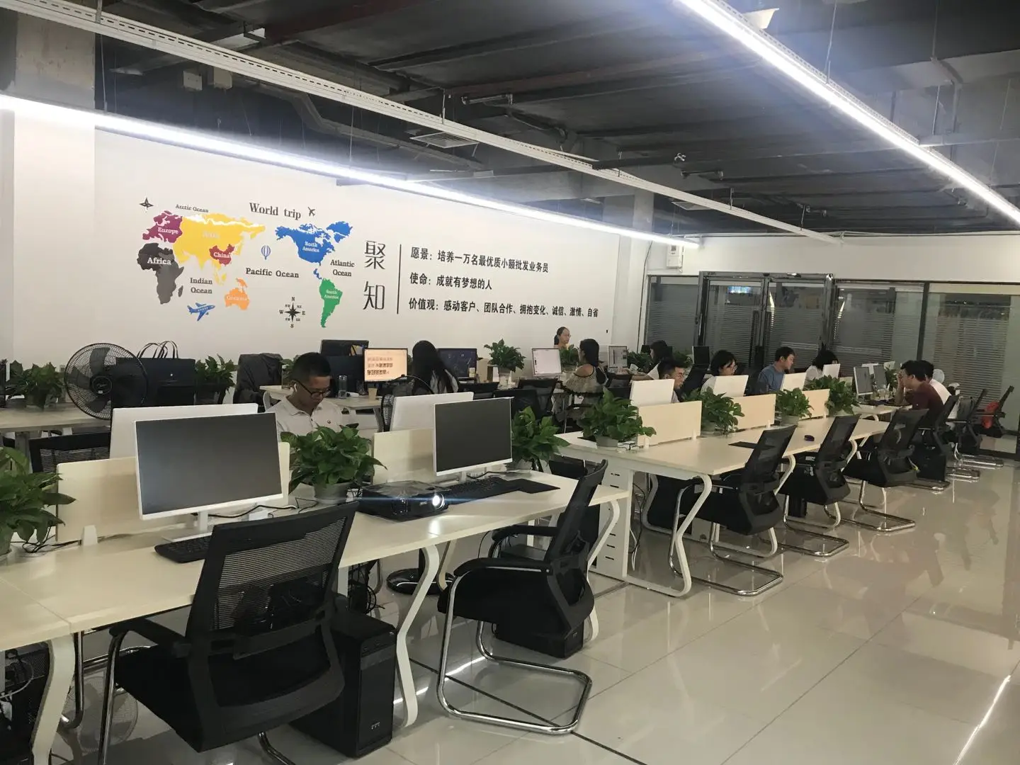 Changsha Runfeng E-Commerce Co., Ltd. 3