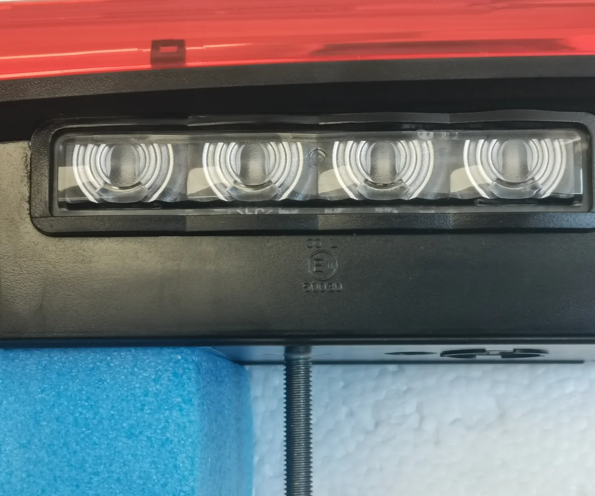 Original Factory Strong Light Output LED Tail Lamp for Benz Heavy Duty Truck 0035443203 0035443303