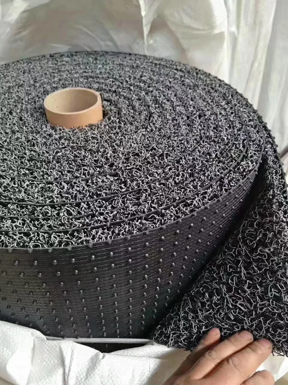 Factory Price PVC Coil Roll Mat with Spike Backing Cushioned Novelty Pattern Inner Car Door Mat for Hotels