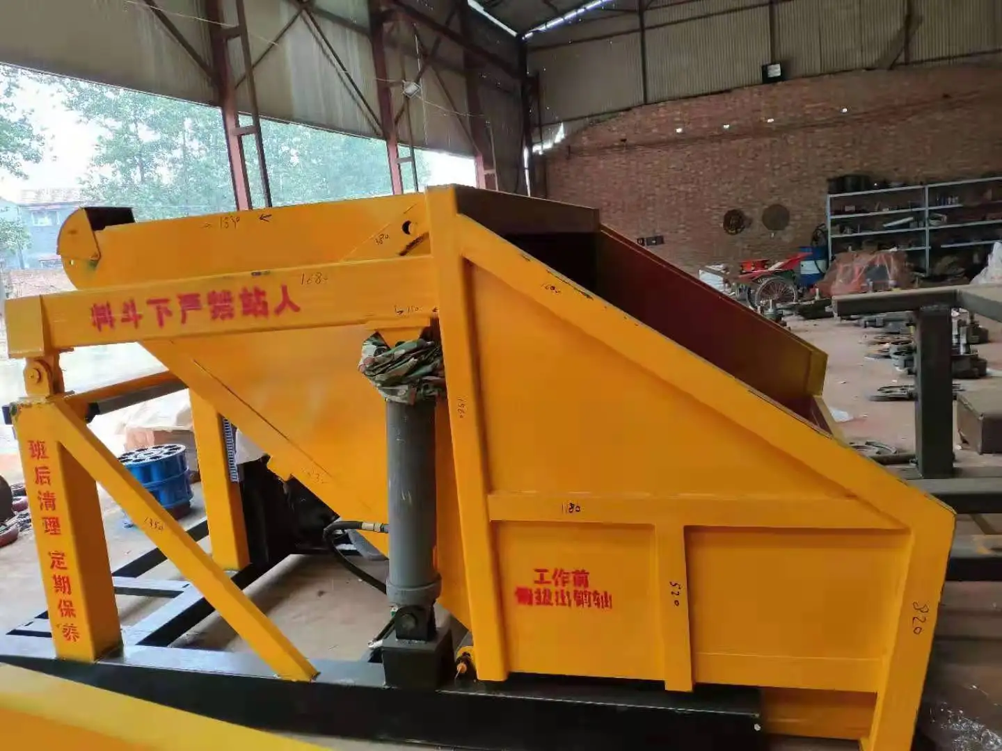 China Factory Arm Robot Shotcrete Machine Concrete Gunite Truck Concrete Spraying Truck for Sale