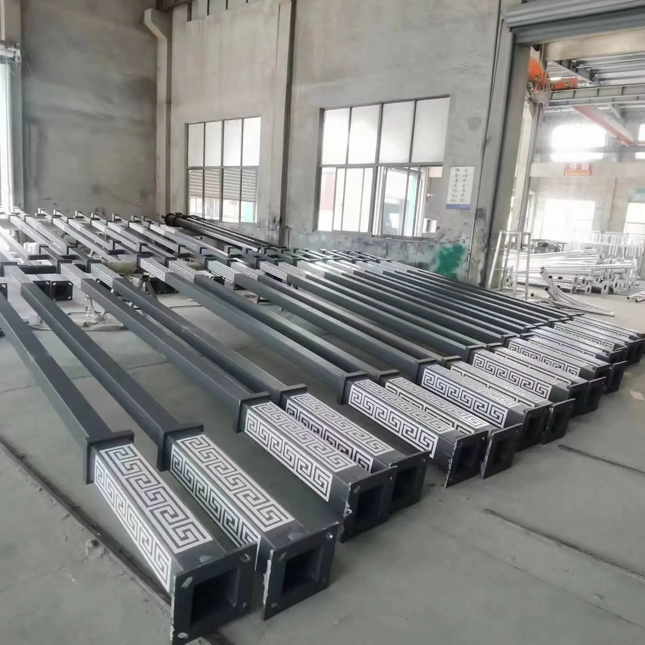 Пользовательские квадратные уличные фонарные столбы горячеоцинкованные стальные