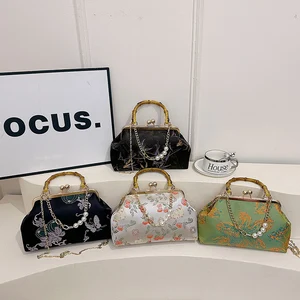 2026 New Women's Retro Pattern Shoulder Bag Elegant High Quality HandBags Chain Crossbody Bag