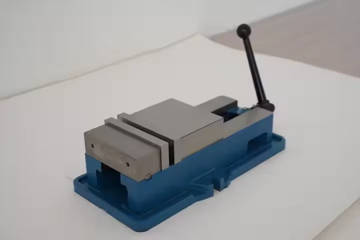 Qm16160 Qm16100 Accu-Lock Precision Machine Iron Vise with Swivel