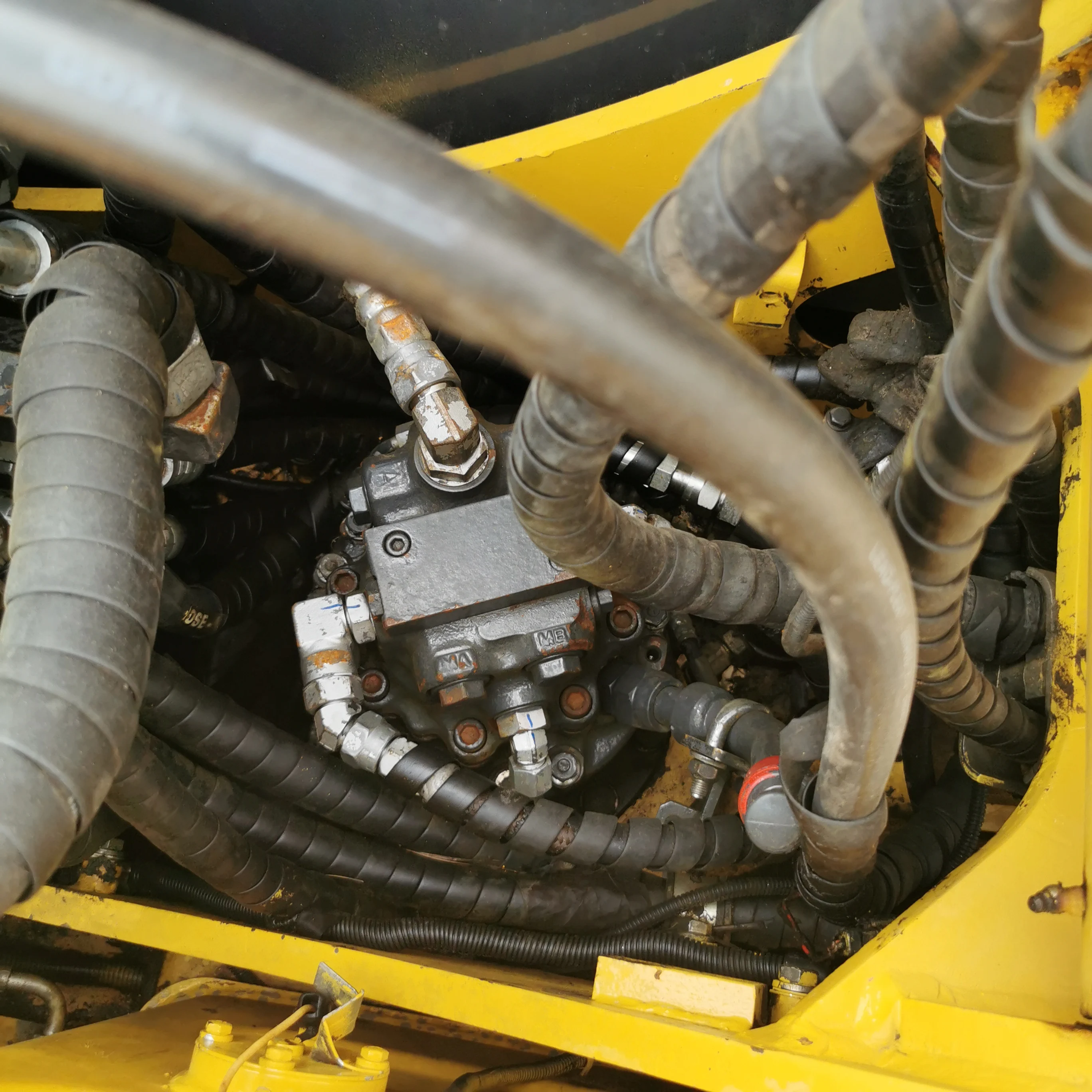 Used Komatsu PC70-8 Crawler Excavator with 6.5TON Operating Weight 0.3m³ Bucket Capacity and 48.5KW Power