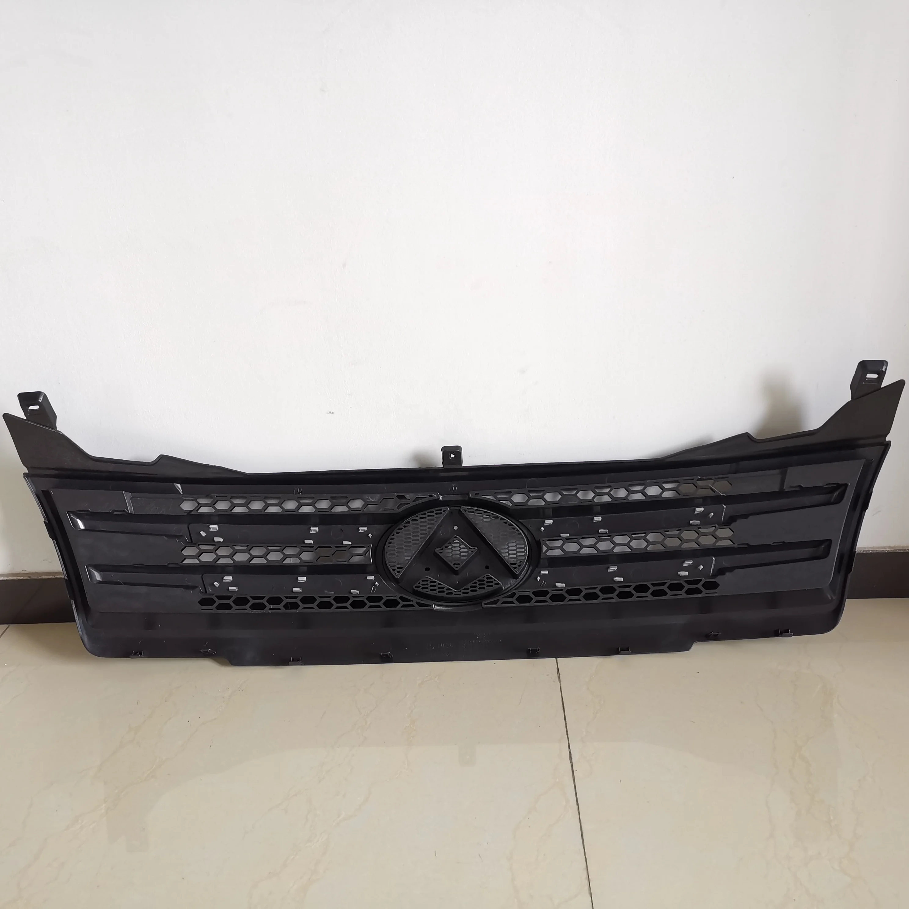 SAIC MAXUS V80 High quality Front grille assembly C00045482 
