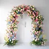 Composizione floreale ad arco con mensole