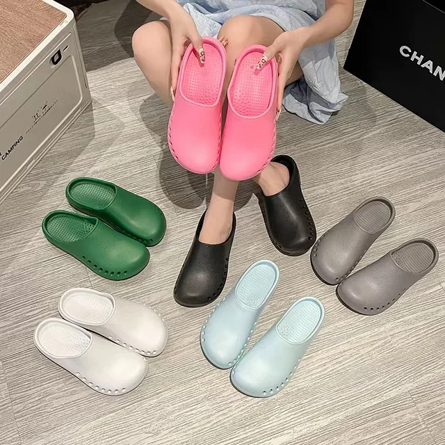 2024 Fashionable Medical Hospital EVA Clogs Breathable On-Slip Design Rubber Operating Clogs Nurses Stylish Cheap Option Summer