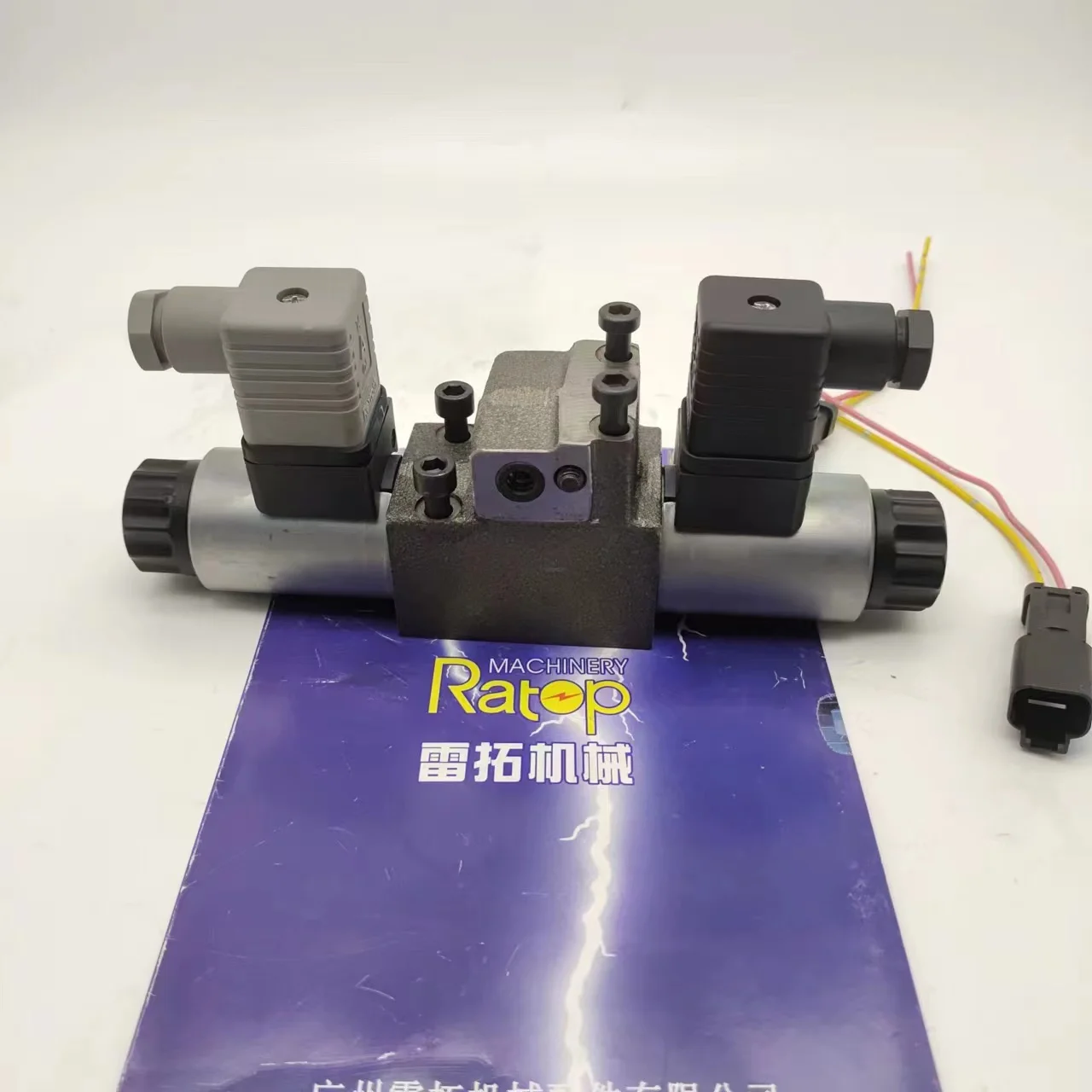 Original 2040533 Hydraulic Control Valve for 428D 438D