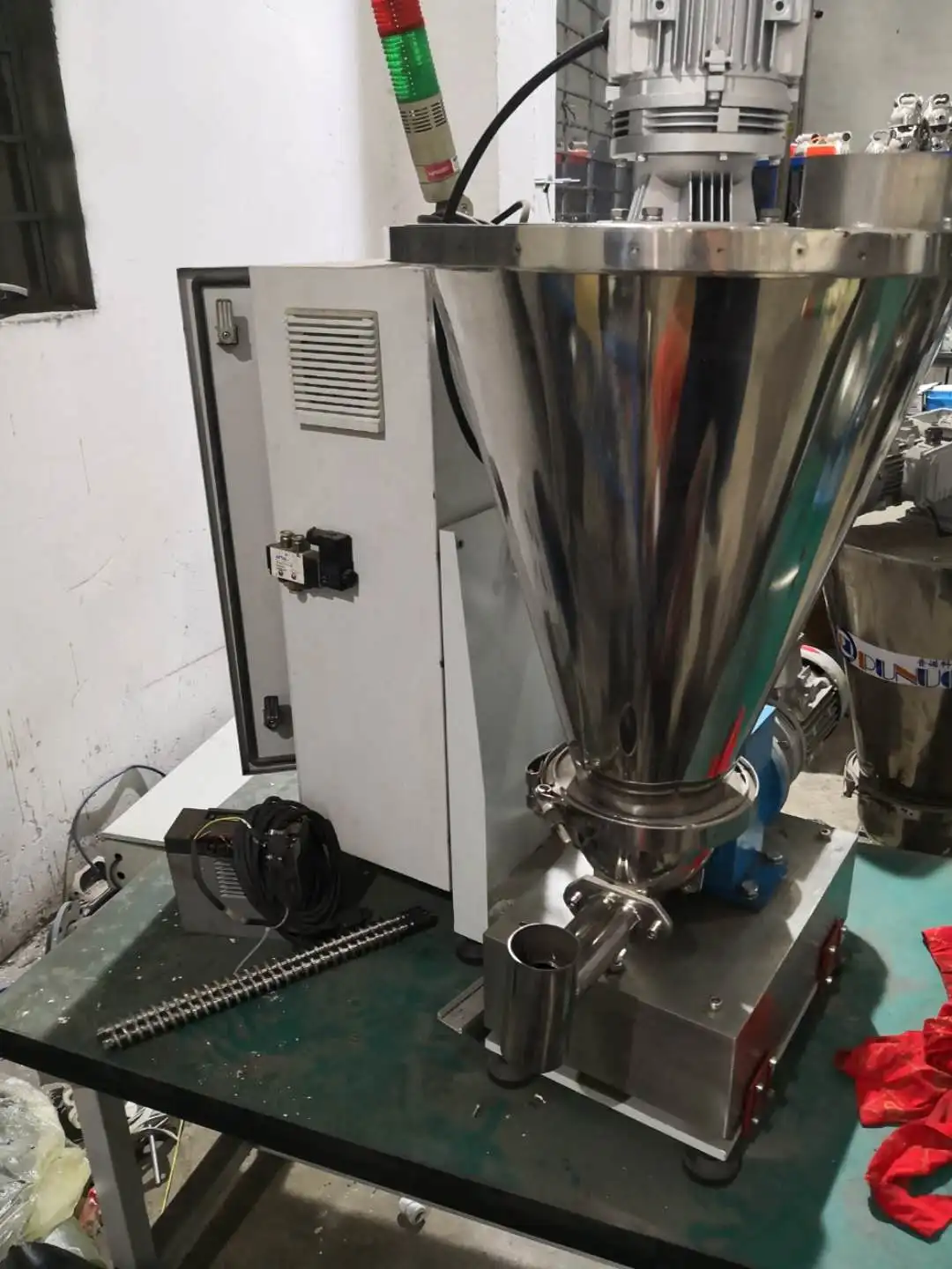 Weighing Scale Doser Gravity Loss in Weight Feeder Stainless Steel Hopper