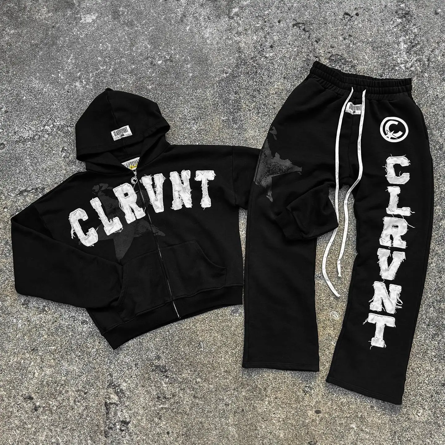 Brugerdefineret to-delts sweatoutfit, trackset til vinteren med distressed-effekt og broderi, tracksuit med lynlås og hoodie samt jakkesæt til mænd fra producent