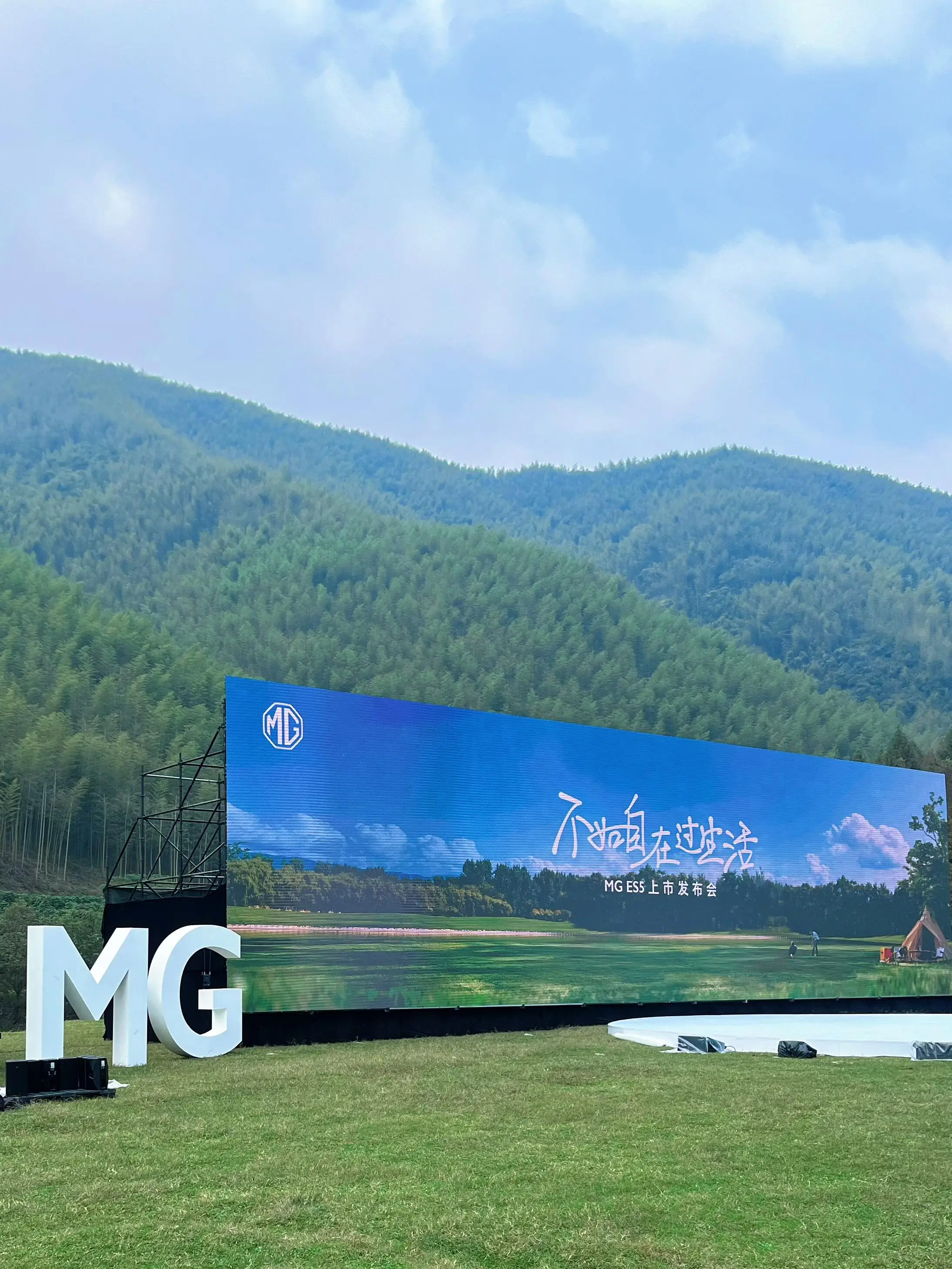 Rental LED Displays P3.91in Factory Stock 3840 Hz Video Outdoor Event Waterproof Die Cast Aluminum Cabinet Church Wayfinding