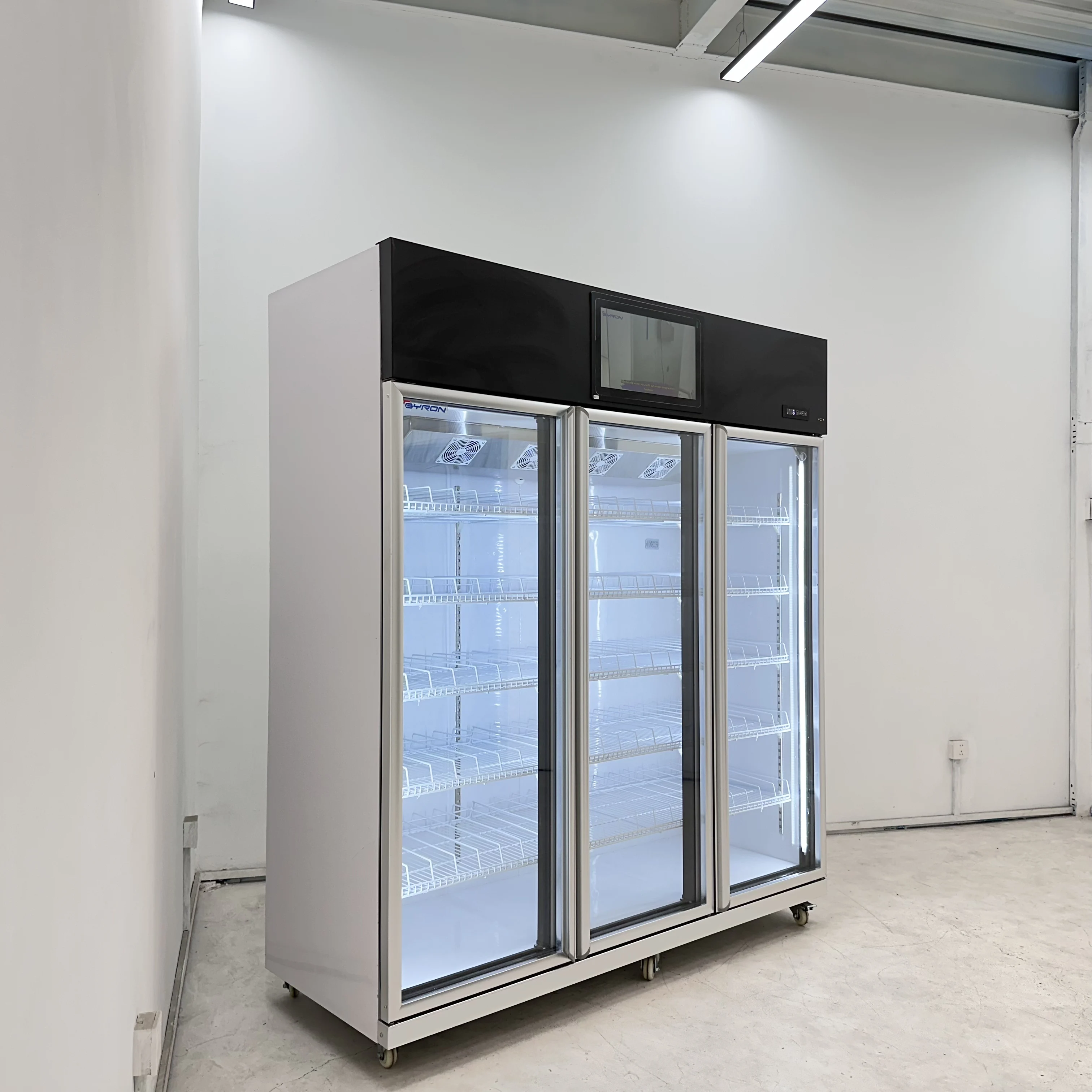 Advertising Screen Vertical Drinks Freezer Display Beverage and Cooler Commercial Refrigerator Showcase With LED Lights