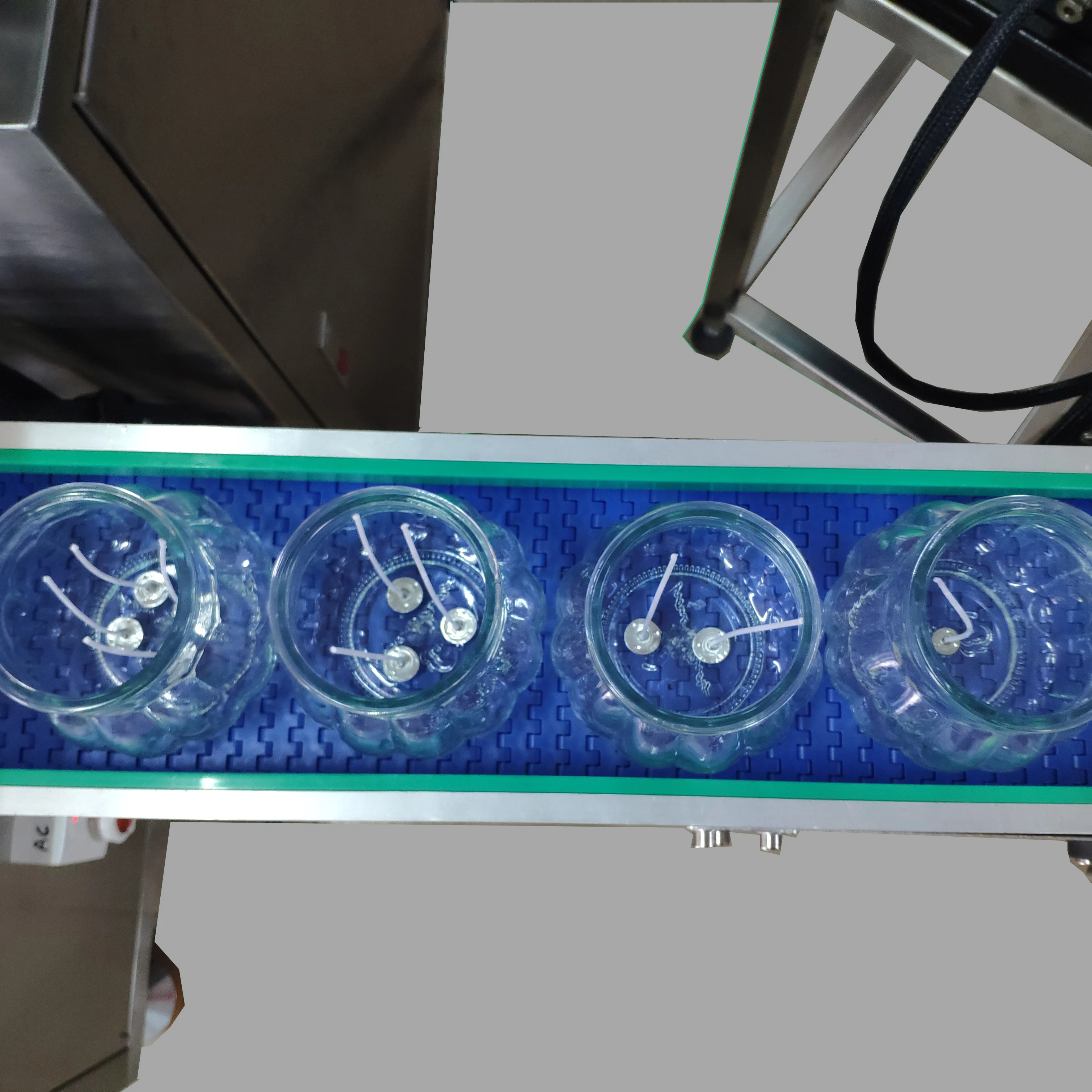 new design automatic wick centering candle machine maquina de centrado de mechas velas maquina poner mechas velas