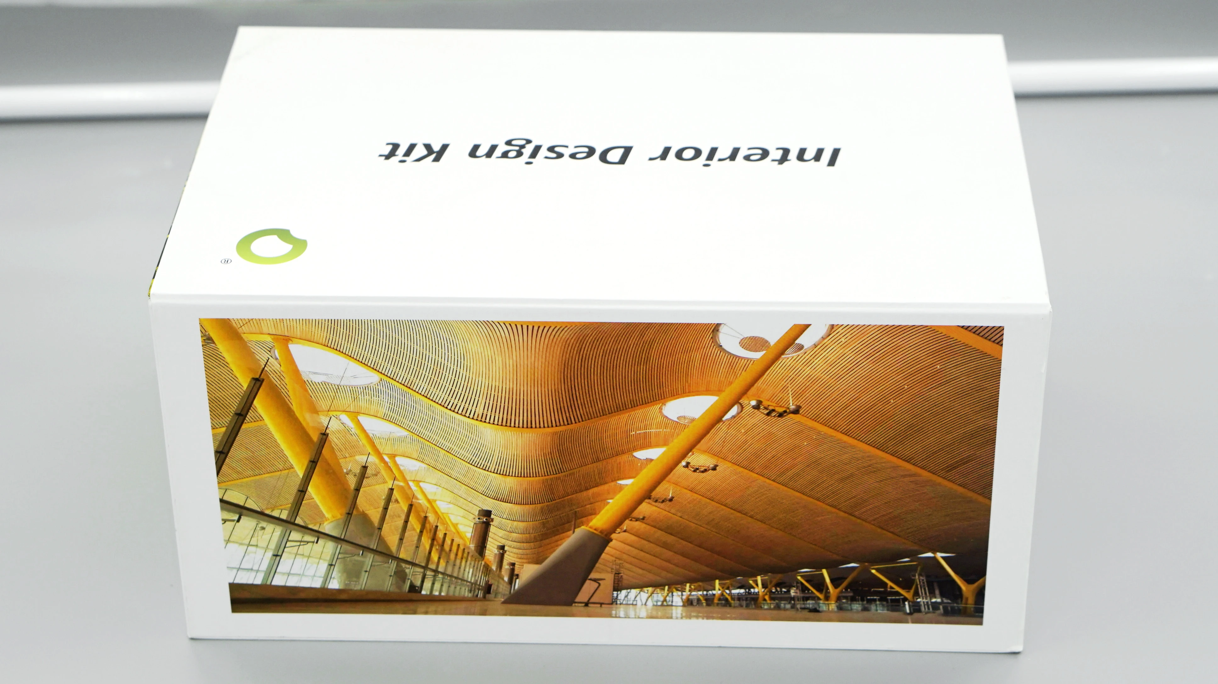 Custom Logo Kraft Paper Gift/Shopping Box with Quality Assurance Embossing Matt & Glossy Lamination Sponge Liner details