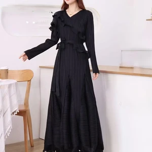 Women's Long Pleated Dress with Elegant V-neck and Wooden Earflaps in Large Size
